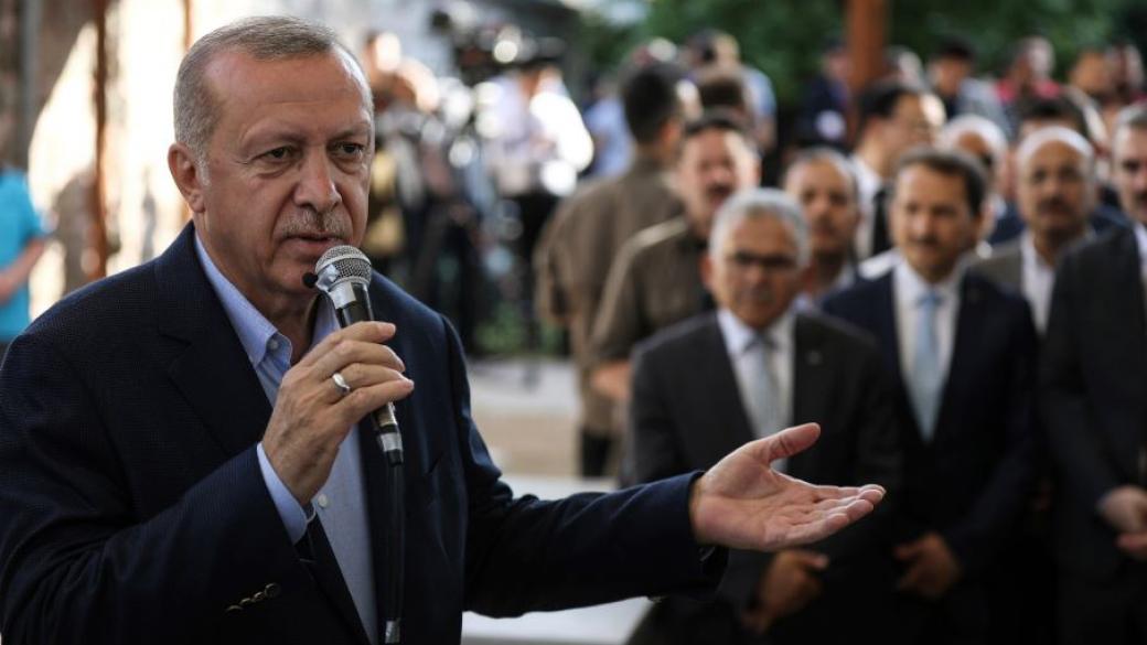Лирата потъва след новините за американски санкции срещу Турция