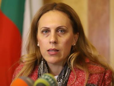 Николова: Удостоверението за български произход създава корупция