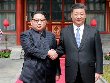 Си Дзинпин и Ким Чен-ун се срещат на фона на споровете със САЩ