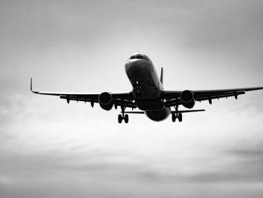 ЕС обсъжда по-високи данъци за въздушния транспорт