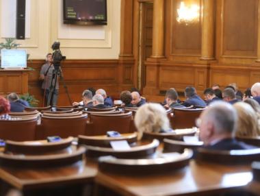 Депутатите решават окончателно за намаляване на партийните субсидии