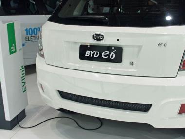 Китай изглежда се отваря за чужди производители на батерии