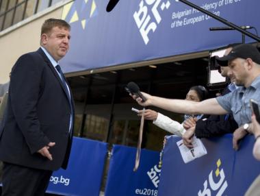 Каракачанов: Няма как руснаци да ремонтират изтребителите Су-25