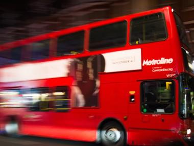 Google Maps показва и претъпканите градски автобуси