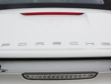 Porsche изтегля 340 000 автомобила от пазара