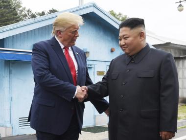 Тръмп между Северна и Южна Корея: Това е велик ден за света