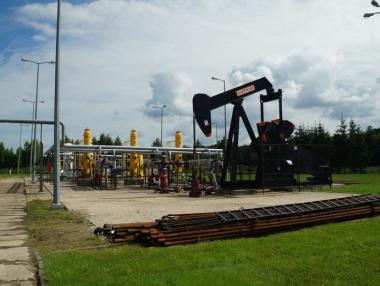 Петролът поскъпва с близо 3%