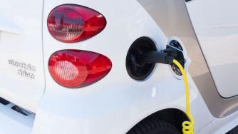 Защо електромобилите са толкова скъпи