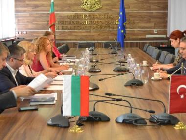 Граничен пункт „Калотина“ вече има 6 терминала за самообслужване и 3 гишета