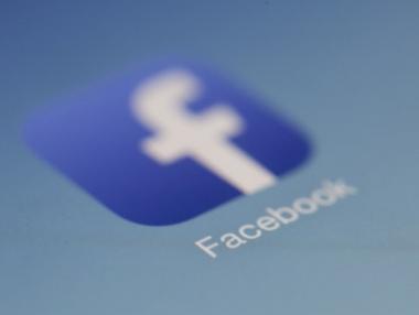 Facebook се справи с проблема със споделянето на снимки