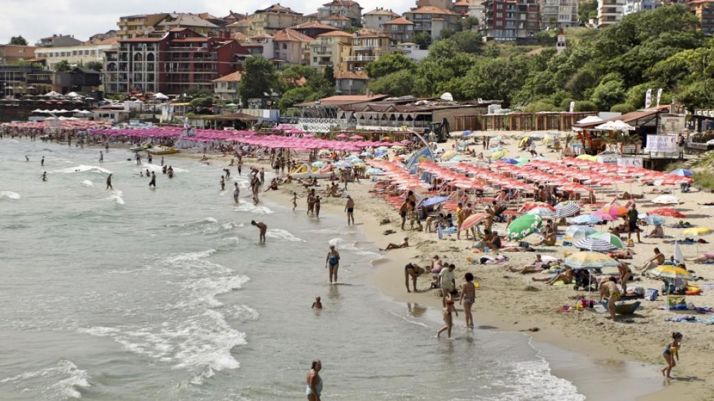 На първо четене: Министърът на туризма си връща контрола върху плажните концесии