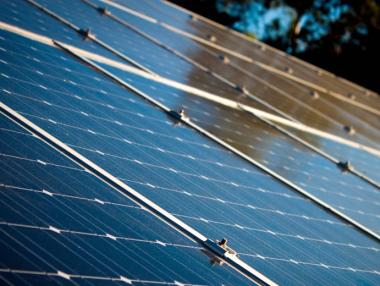 Индия ще инвестира $330 млрд. във ВЕИ, но въглищата остават