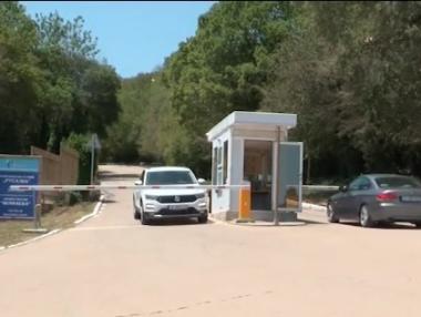 Ангелкова даде бариерата на плажовете „Русалка“ на прокуратурата