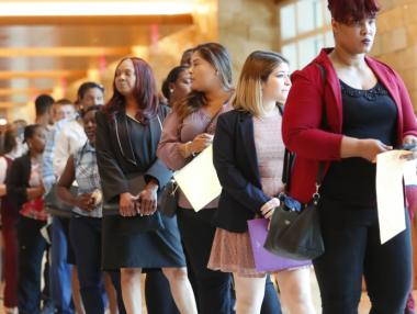 Работните места в САЩ растат много над очакванията