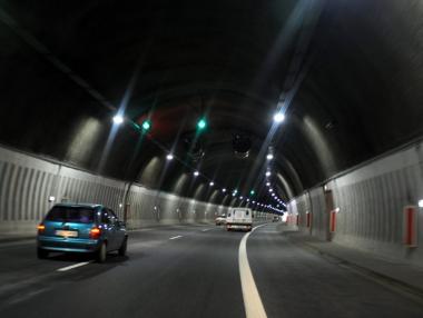 Утре спират движението в тунел „Ечемишка“ в посока Варна