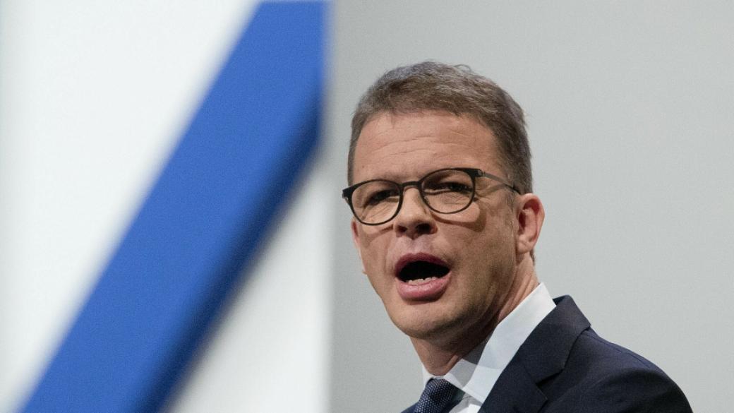 Директорът на Deutsche Bank ще инвестира 25% от заплатата си в банката