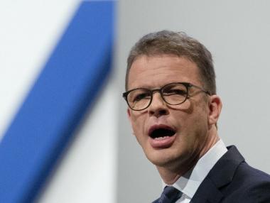 Директорът на Deutsche Bank ще инвестира 25% от заплатата си в банката