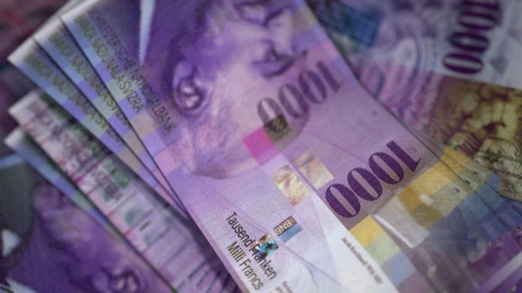 Швейцарците трупат едри банкноти от 1000 франка