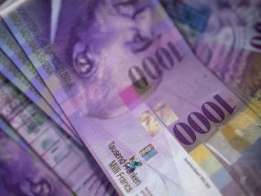 Швейцарците трупат едри банкноти от 1000 франка