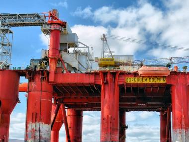 Петролът е на 6-седмичен връх