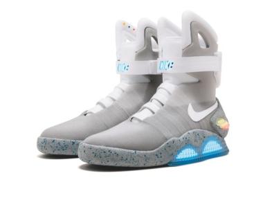 Продават на търг кецовете от „Завръщане в бъдещето“