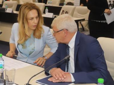 Новият здравен модел: частни каси и основен медицински пакет по договаряне