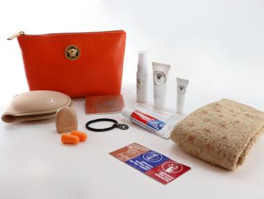 Turkish Airlines с нови комплекти за пътуване на Versace и Mandarina Duck