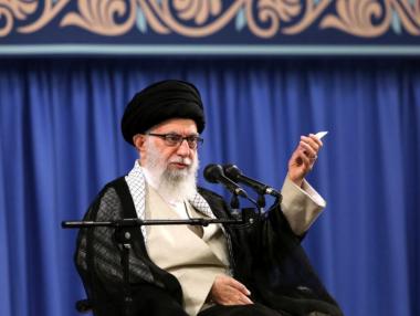 Аятолах Али Хаменей заплаши Лондон заради задържания ирански танкер