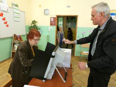 Депутатите отмениха машинното гласуване на първо четене