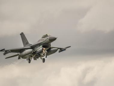 Бюджетната комисия ще гласува споразумението за покупката на F-16