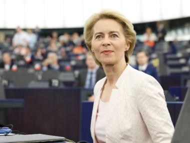 Фон дер Лайен иска всяка държава да предложи жена и мъж за еврокомисар