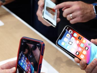 Лоялността към iPhone се върна на нива от 2011 г.