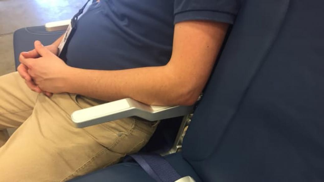 Как средната седалка в самолета може да стане по-комфортна и желана