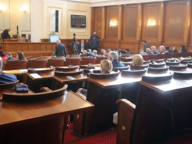 ГЕРБ, ДПС и ВМРО одобриха плащането на 2.2 млрд. лв. за изтребителите