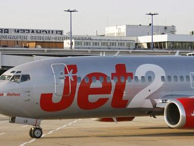 Жена опита да отвори вратата на самолет в полет