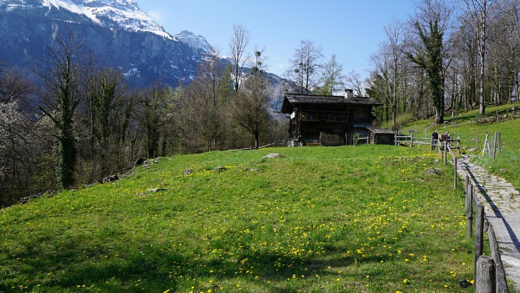 Швейцарско село продава къщи за 1 франк