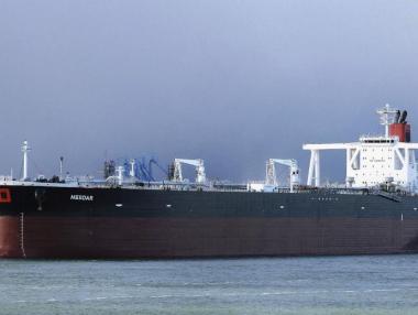 Петролът поскъпна с още 2% заради напрежението в Персийския залив