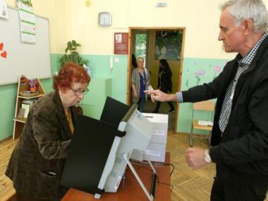 Машинното гласуване ще остане за парламентарните избори