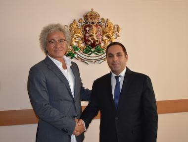 Phillips може да сглобява електромобили в България