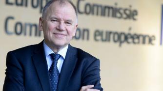 Еврокомисар: Ще има компенсации за избитите прасета