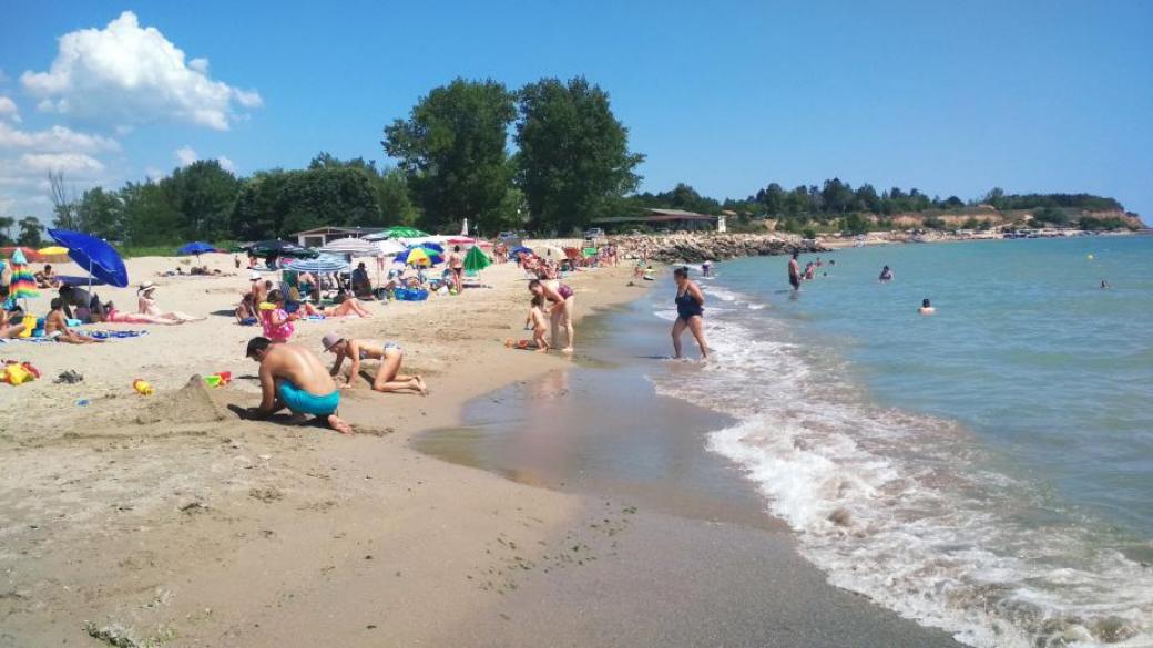 Летният сезон в България започва с 2.5% спад
