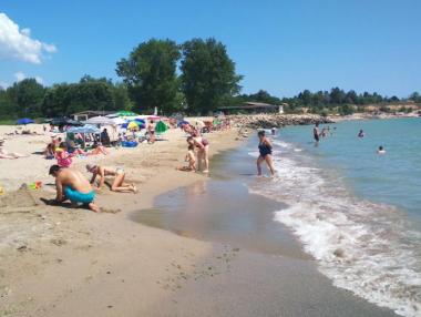 Летният сезон в България започва с 2.5% спад