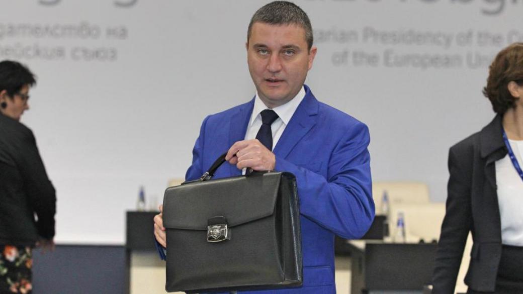 Горанов: Директорът на НАП е жертва, няма причина за оставка