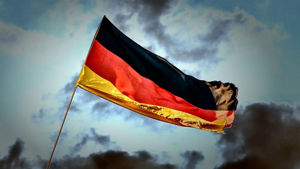Германия все още е разделена от „Берлинска стена“