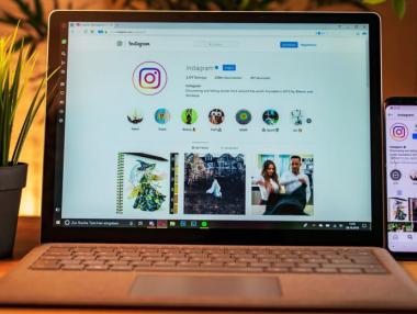 Приемайки да рекламират всичко, „инфлуенсърите“ се превръщат в „досадници“