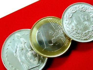 Търговската война оскъпи франка до двугодишен връх