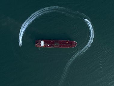 Иран задържа трети танкер с контрабанден петрол