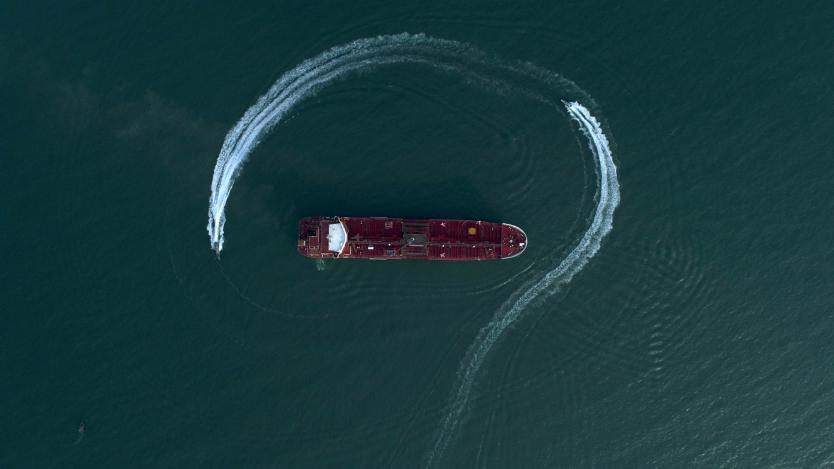 Иран задържа трети танкер с контрабанден петрол