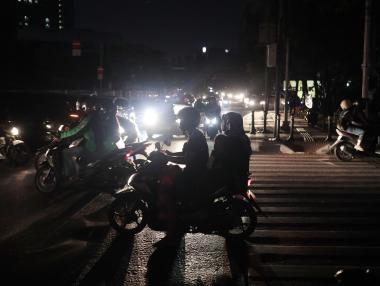 Десетки милиони хора останаха без ток в Индонезия