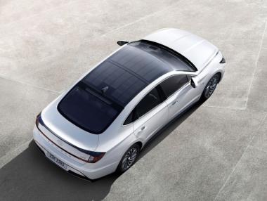 Hyundai пуска автомобил със слънчеви панели на покрива